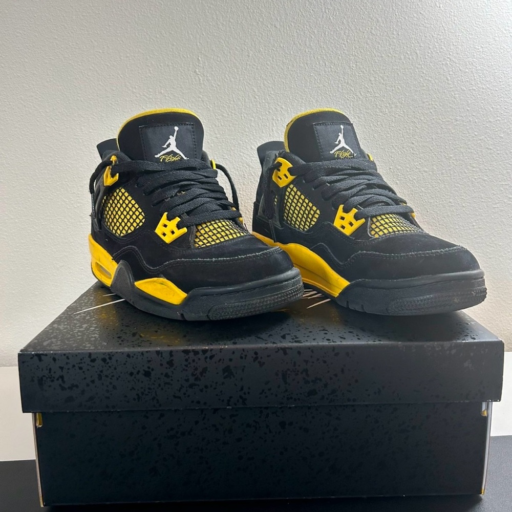Jordan 4 Thunder Nike Shoes Size 6